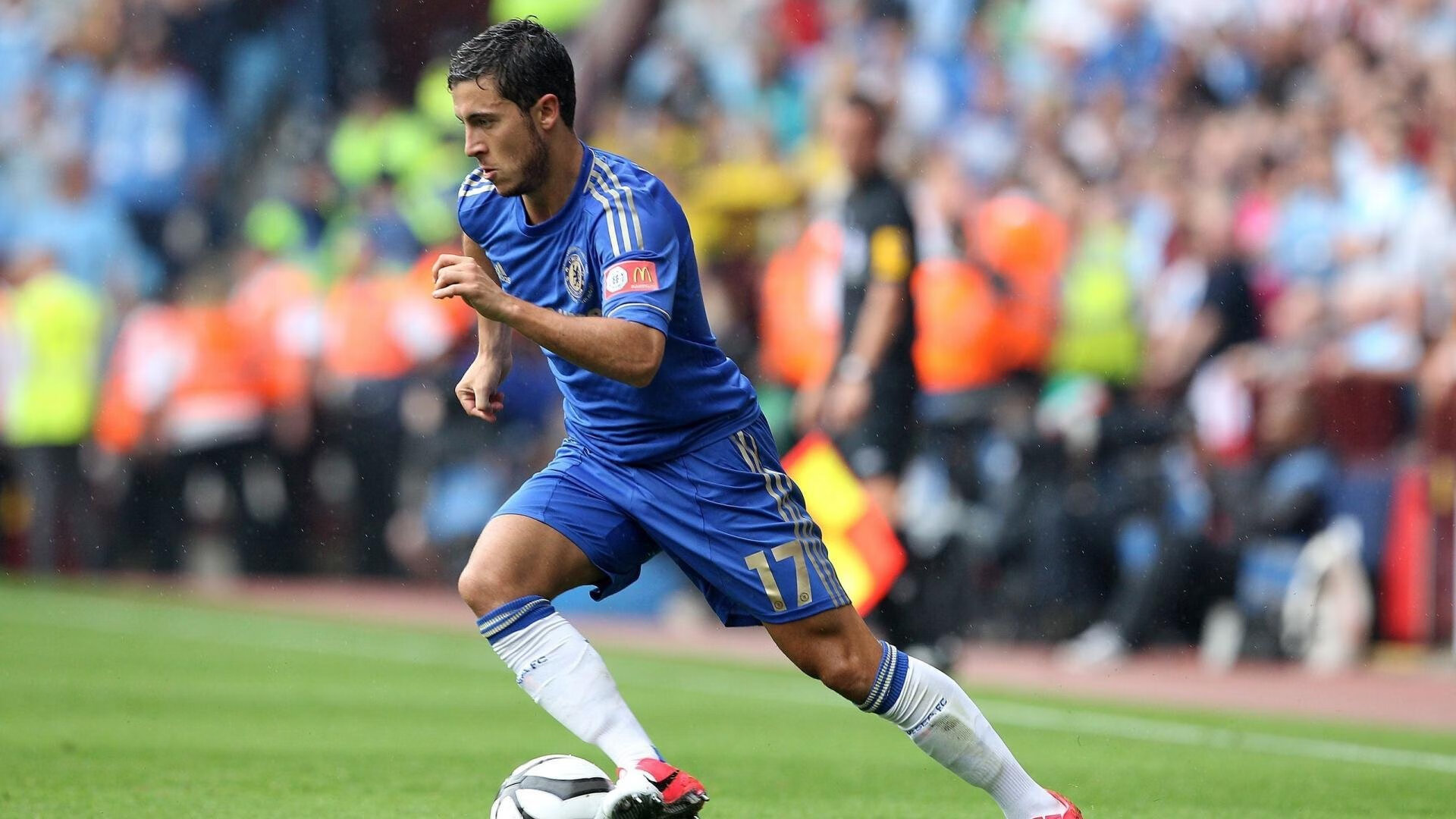 姆巴佩新星刷新纪录表现突出，SKT前途光明！观众掌声雷动