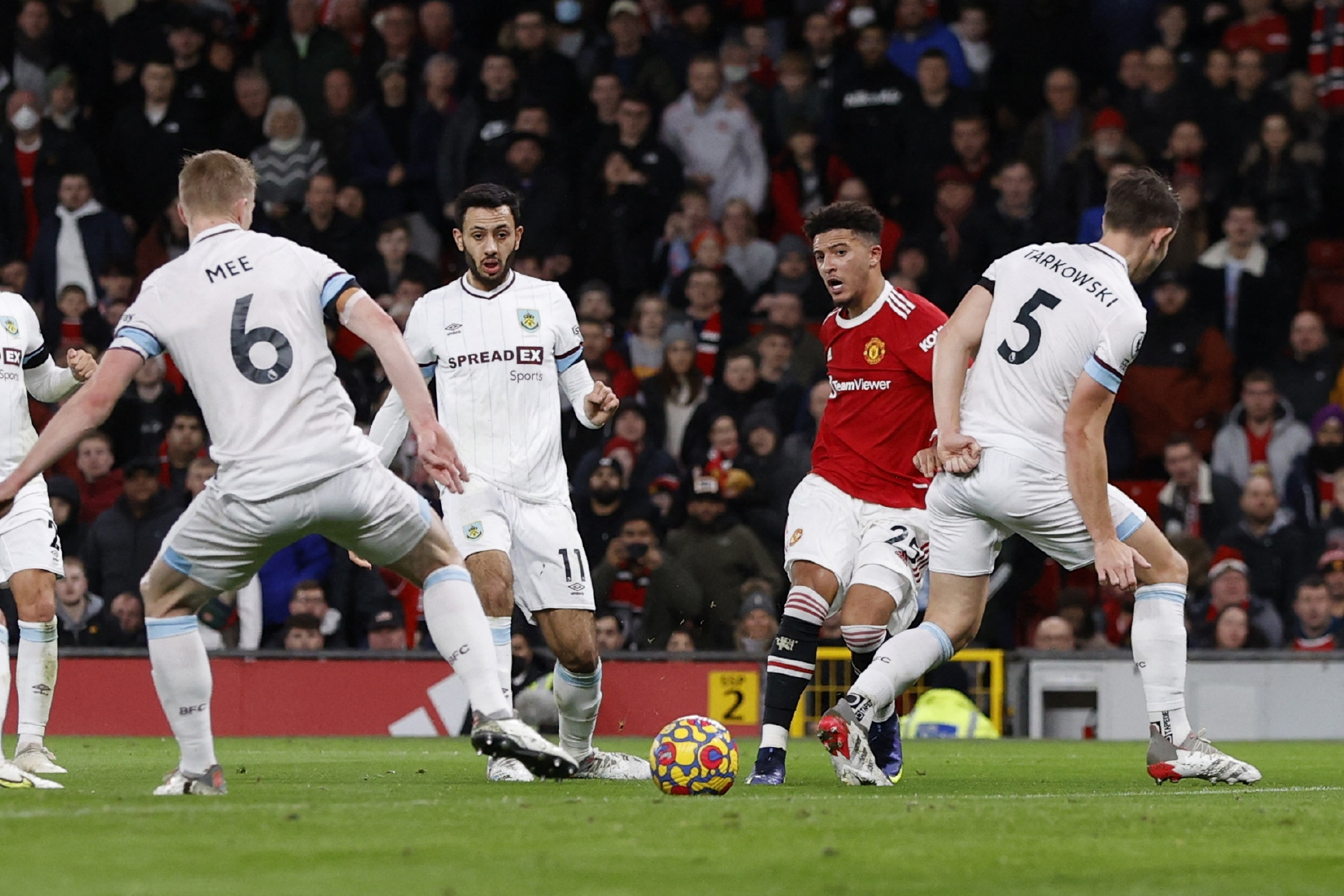 包含国王杯四强战爆出冷门!马德里竞技鏖战本菲卡,争冠形势突变的词条 包含国王杯四强战爆出冷门!马德里竞技鏖战本菲卡,争冠形势突变的词条